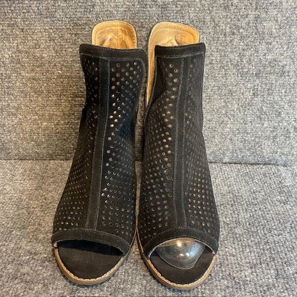 Lucky Brand Larise Bootie Womens 9 Black Suede Perforated Slip On Block Heel - Picture 4 of 10